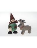 Silas Tonttukylä, Forest Elf Peurakas with Reindeer & Bucket in Gift Box 11,5cm