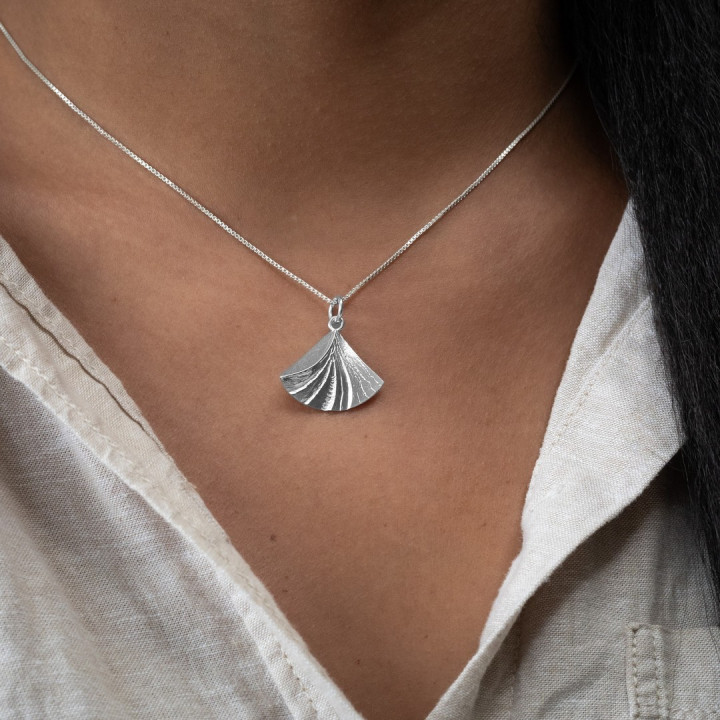 Sirokoru Aaltojen Leikki Play of Waves Silver Pendant with Venetian Chain 45 cm