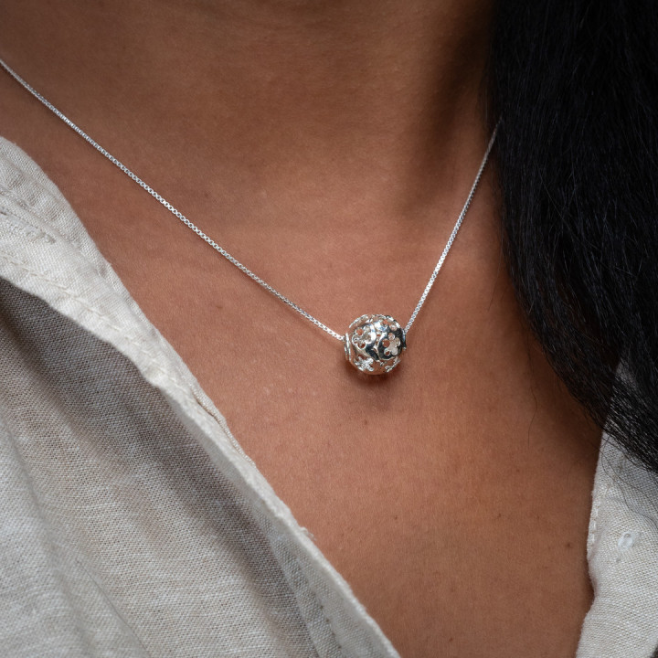 Sirokoru Niittykukka Pallo Meadow Flower Ball Silver Pendant with Venetian Chain 45 cm